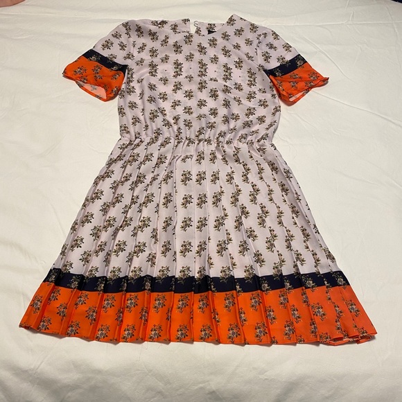 Topshop Dresses & Skirts - Top Shop cocktail dress with pleated skirt, size 4